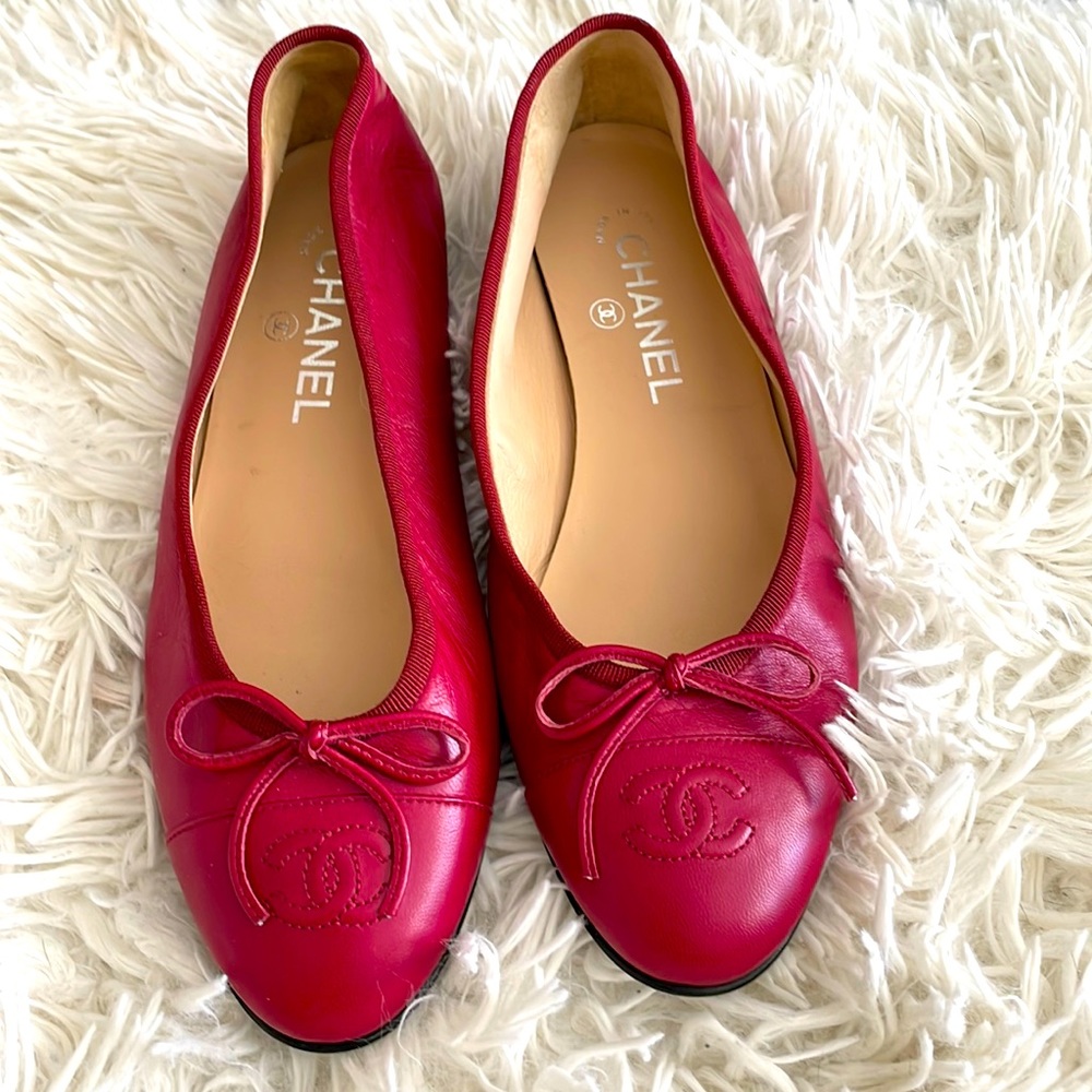 Vintage Chanel Cap toe flats -Red size 38 (US 7.5) Never worn